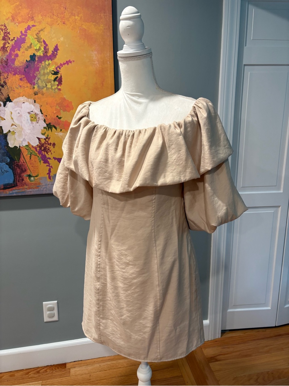 Lulu's Beige Off-Shoulder Ruffle Tunic. Size M - Picture 3 of 8